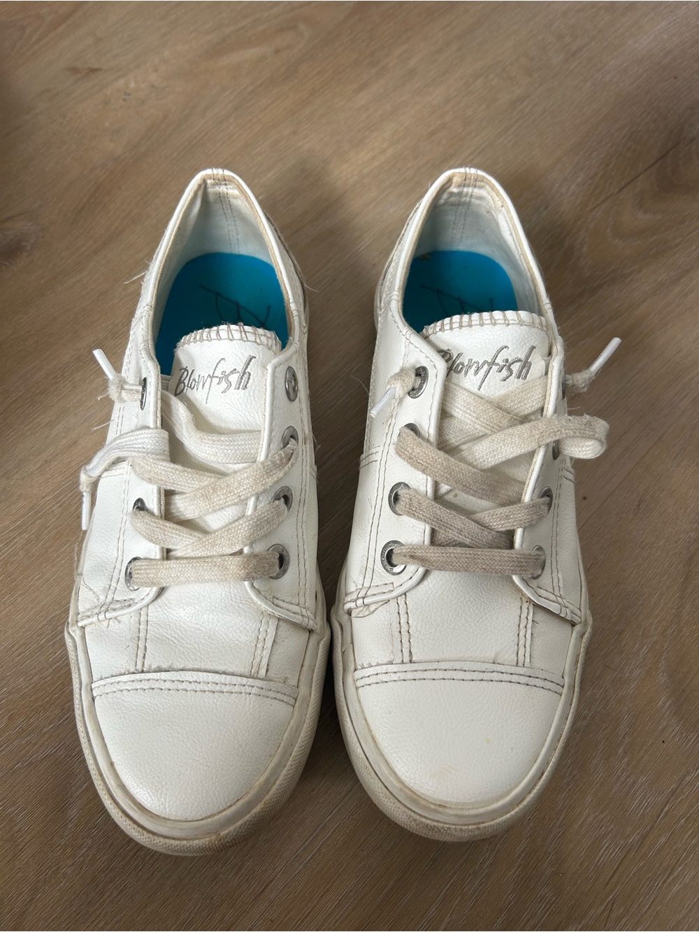 Blowfish Cream-White Low Top Lace-Up Sneakers